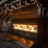 Une commission du National veut soulager financièrement les grandes entreprises d'acier et d'aluminium via des prix de l'électricité réduits (archives). KEYSTONE/CHRISTIAN BEUTLER